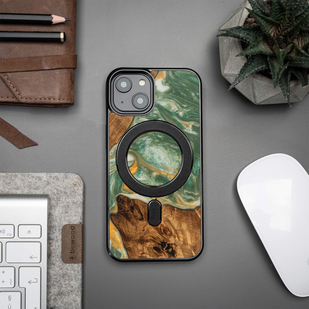 Husa BeWood Lemn Natural si Rasina, Unicat, Iphone 15 Pro Max -Verde- Apa